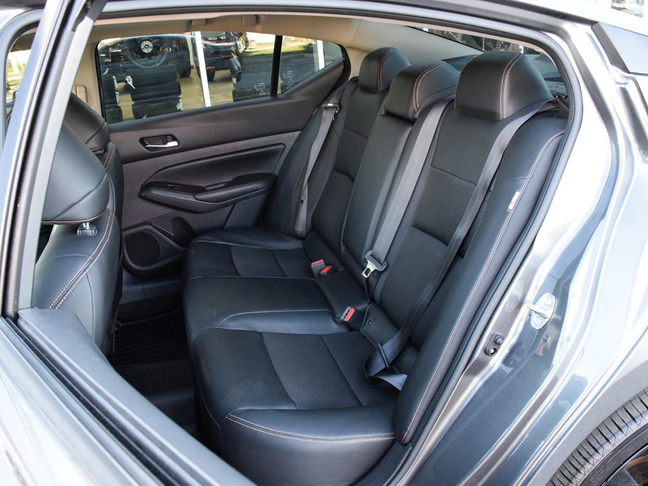2022 Nissan Altima 2.5 SR Midnight Edition All-Wheel Drive Sedan Photo
