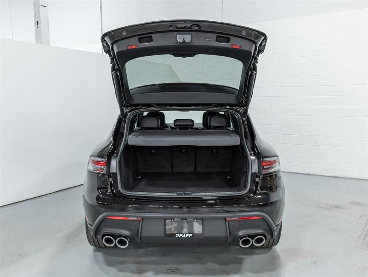 2026 Porsche Macan  Photo