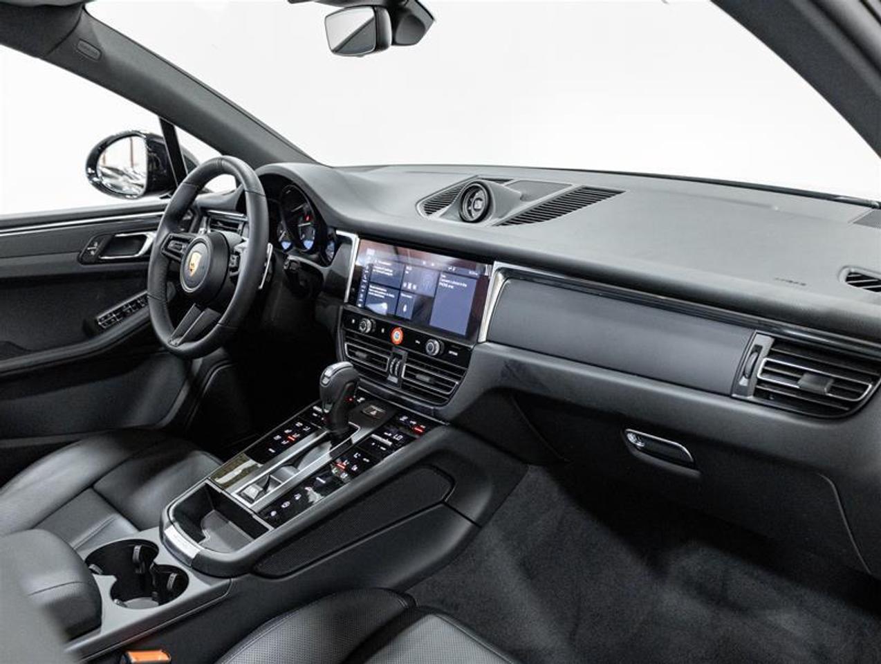 2026 Porsche Macan  Photo