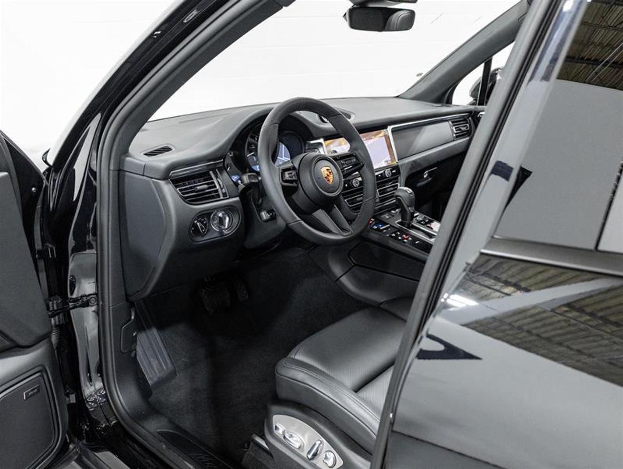 2026 Porsche Macan  Photo