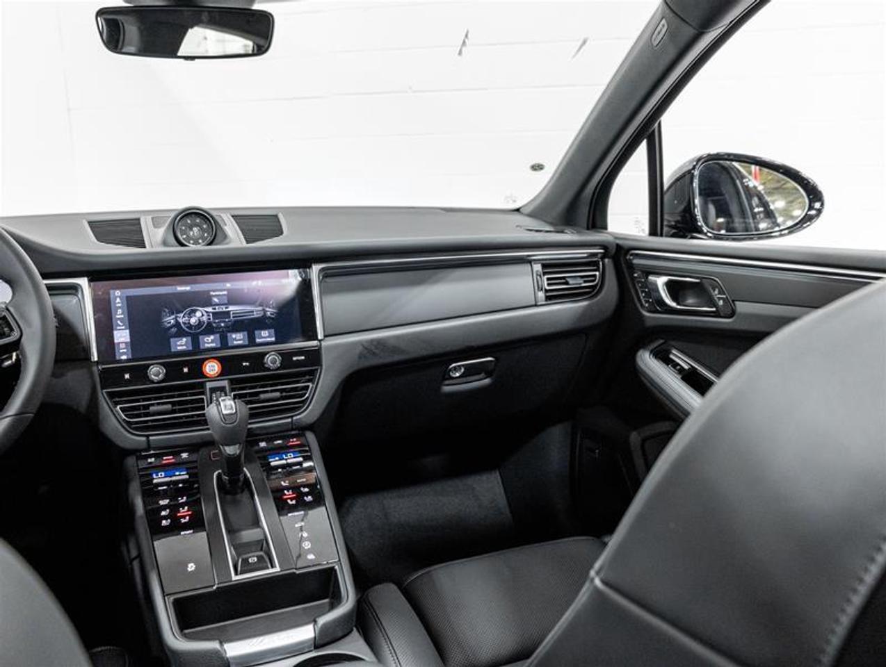 2026 Porsche Macan  Photo