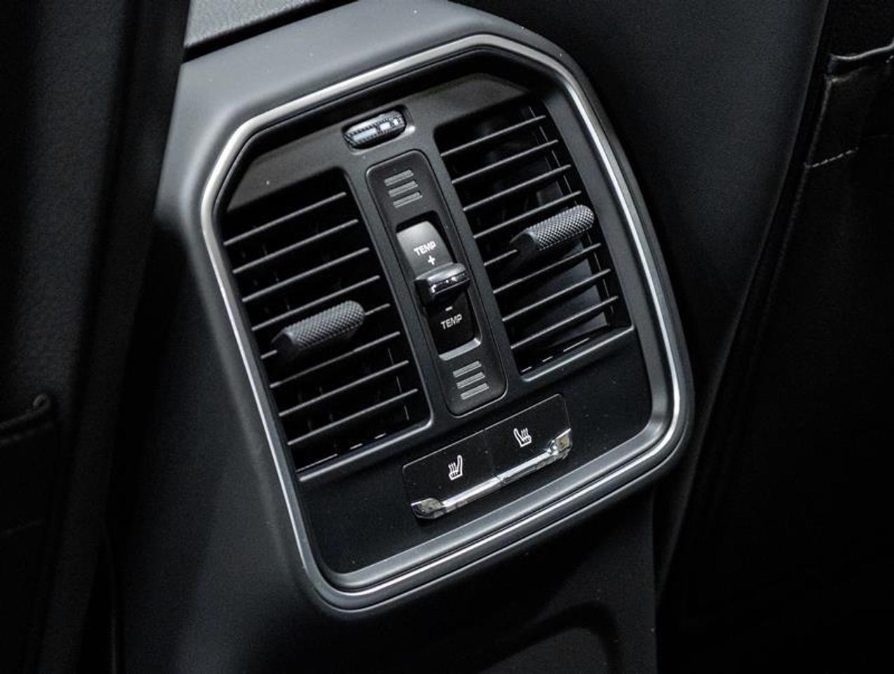 2026 Porsche Macan  Photo