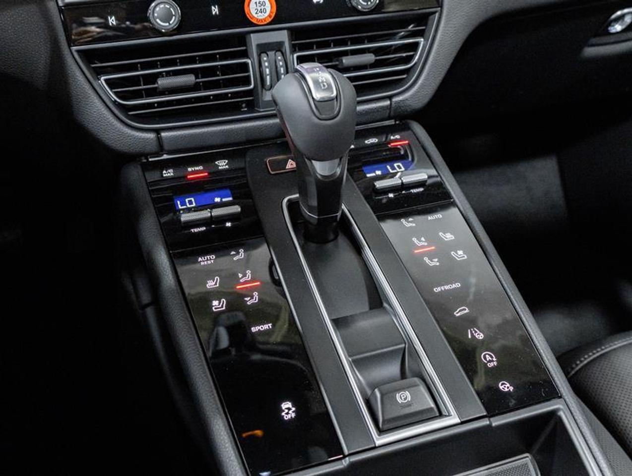 2026 Porsche Macan  Photo