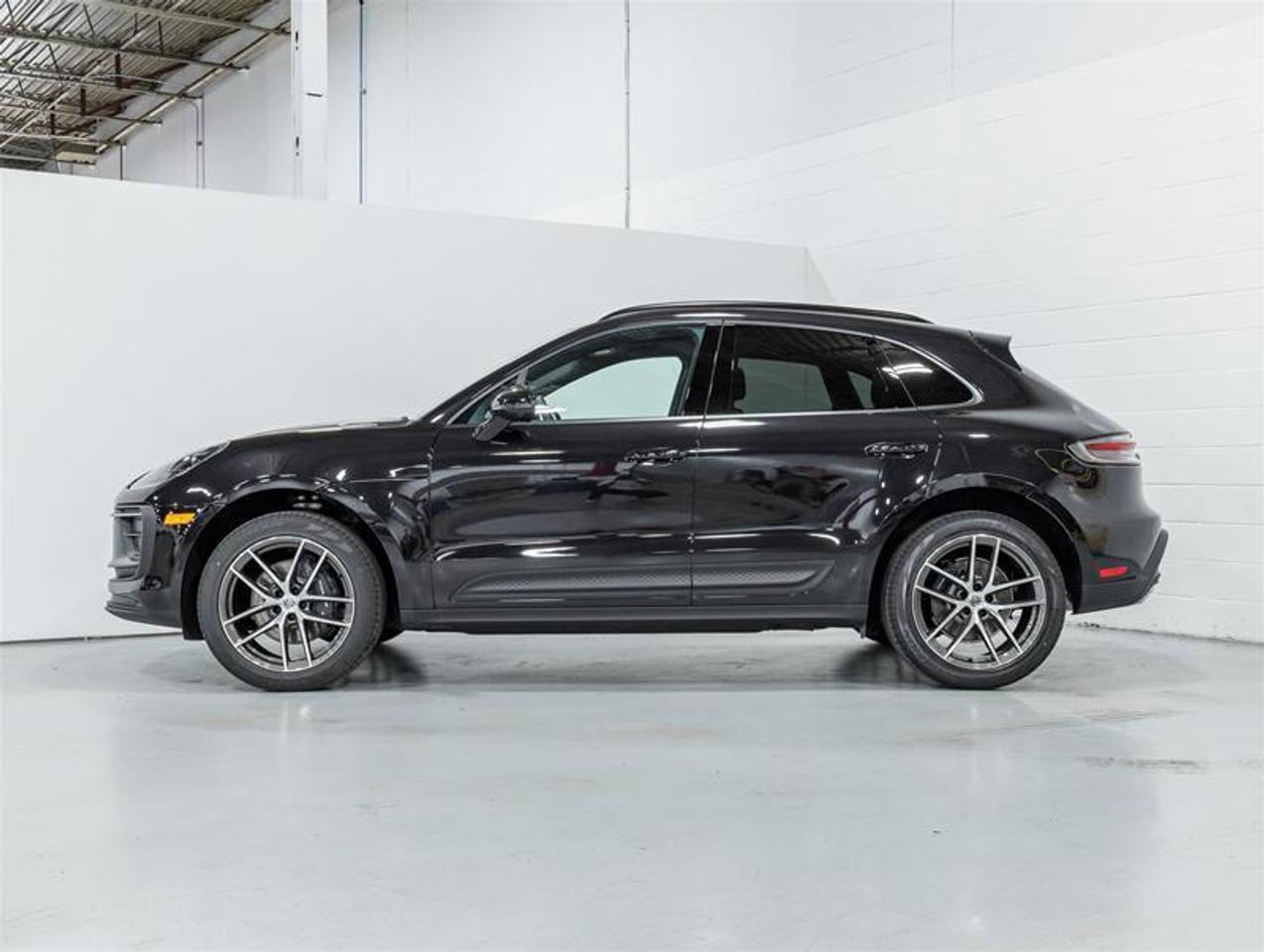 2026 Porsche Macan  Photo3