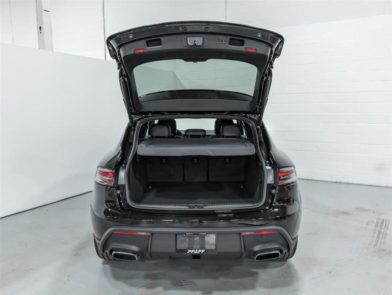 2026 Porsche Macan  Photo