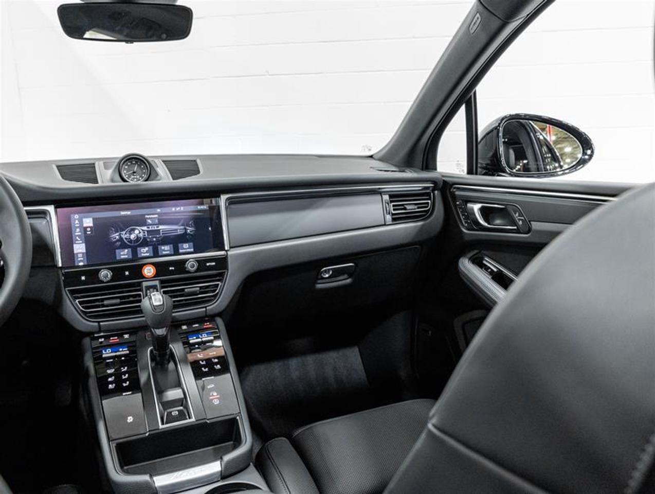 2026 Porsche Macan  Photo
