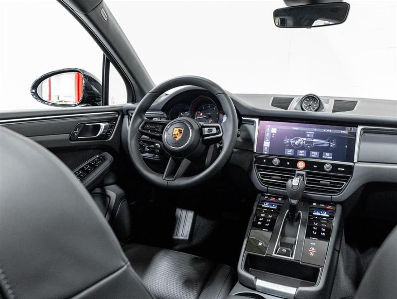 2026 Porsche Macan  Photo