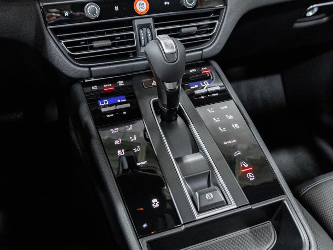 2026 Porsche Macan  Photo