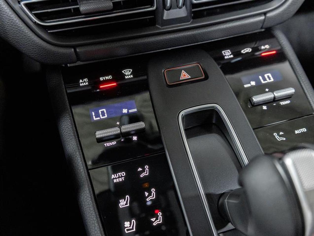 2026 Porsche Macan  Photo