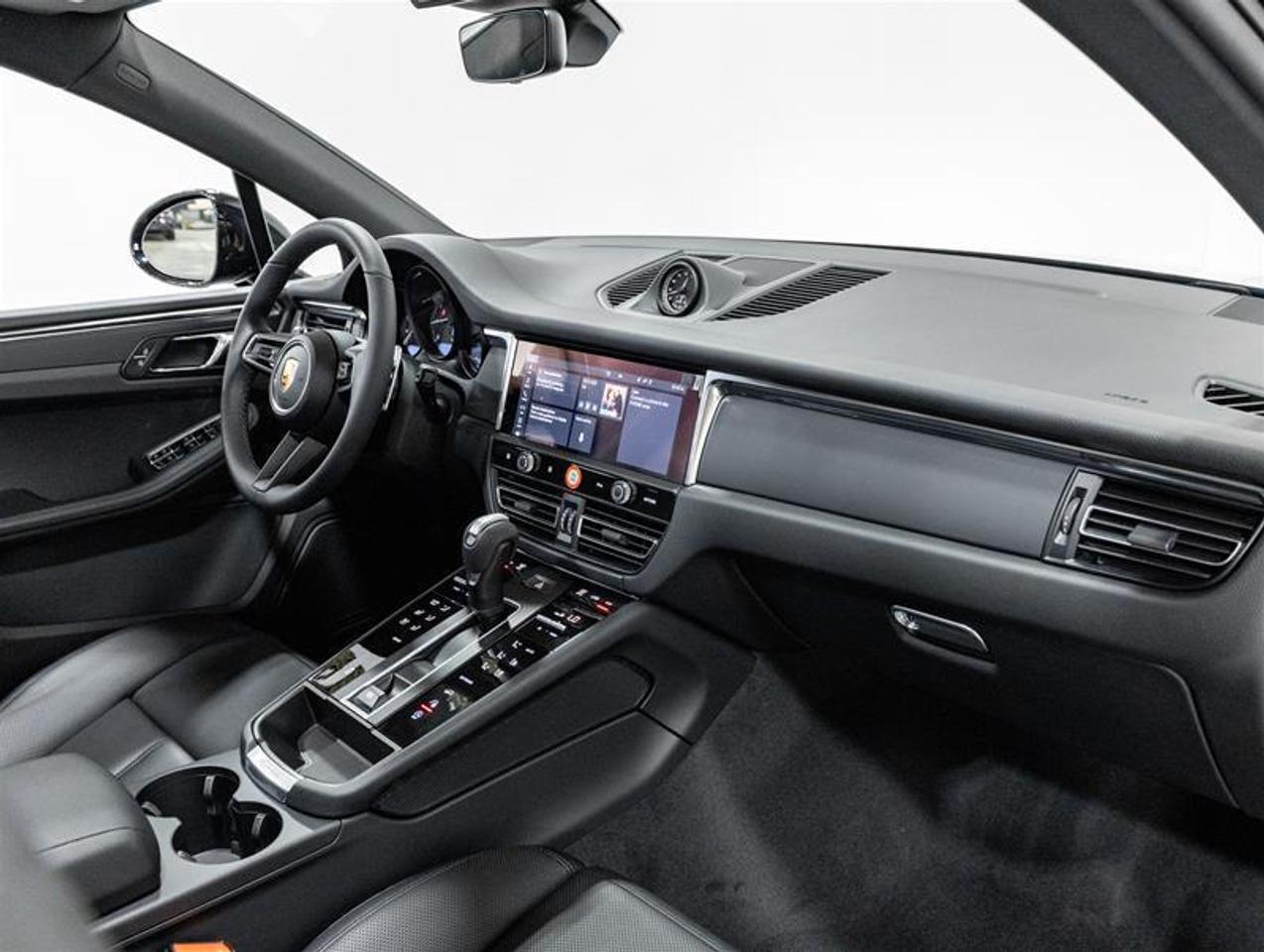 2026 Porsche Macan  Photo