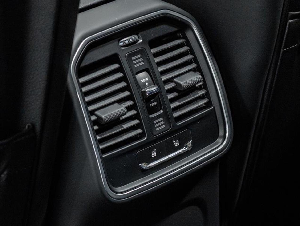 2026 Porsche Macan  Photo