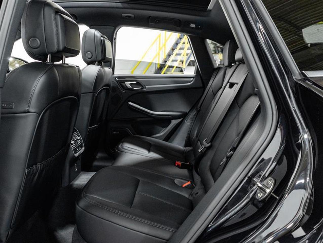 2026 Porsche Macan  Photo