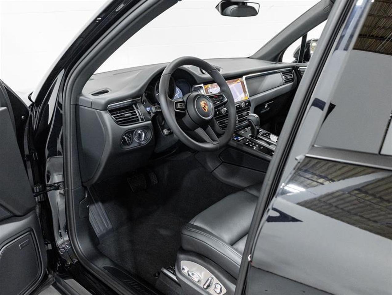 2026 Porsche Macan  Photo