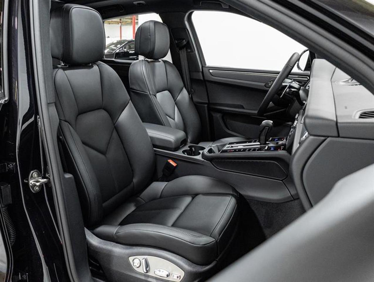 2026 Porsche Macan  Photo