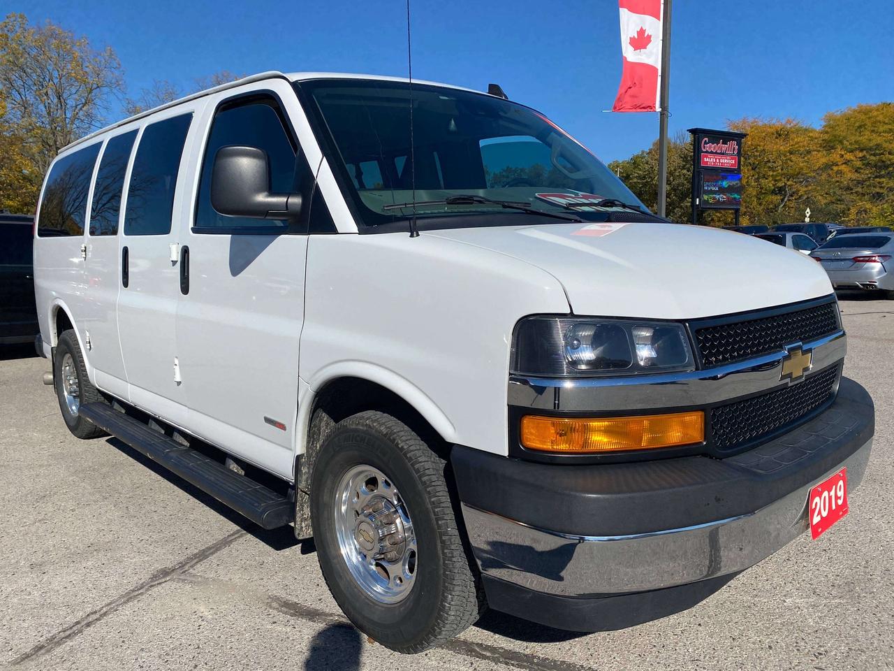 2019 Chevrolet Express Passenger LT, 2.8L DIESEL, CLEAN CARFAX, 12 PASS, BACKUP CAM Photo5