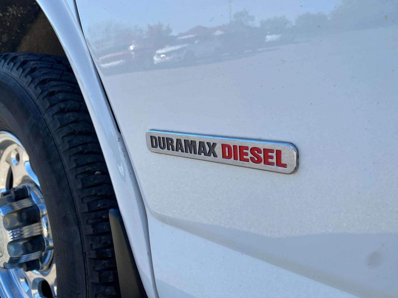 2019 Chevrolet Express Passenger LT, 2.8L DIESEL, CLEAN CARFAX, 12 PASS, BACKUP CAM Photo