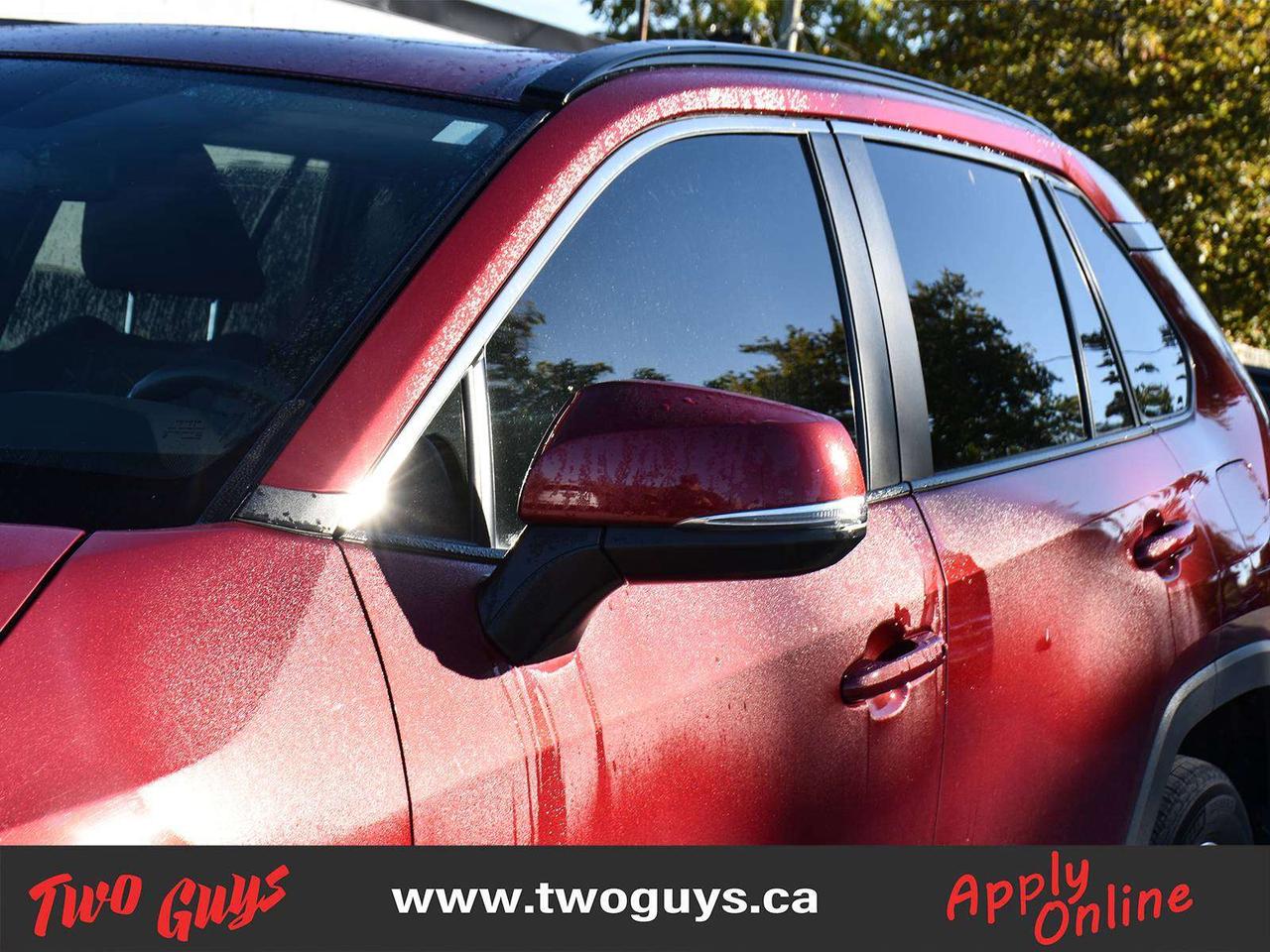 2021 Toyota RAV4 XLE AWD Sunroof Photo4