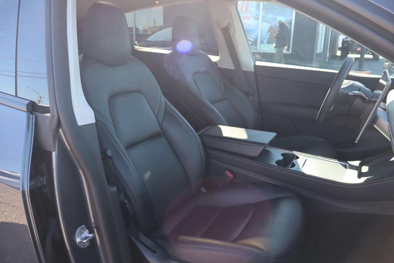 2022 Tesla Model Y PERFORMANCE DUAL MOTOR Photo
