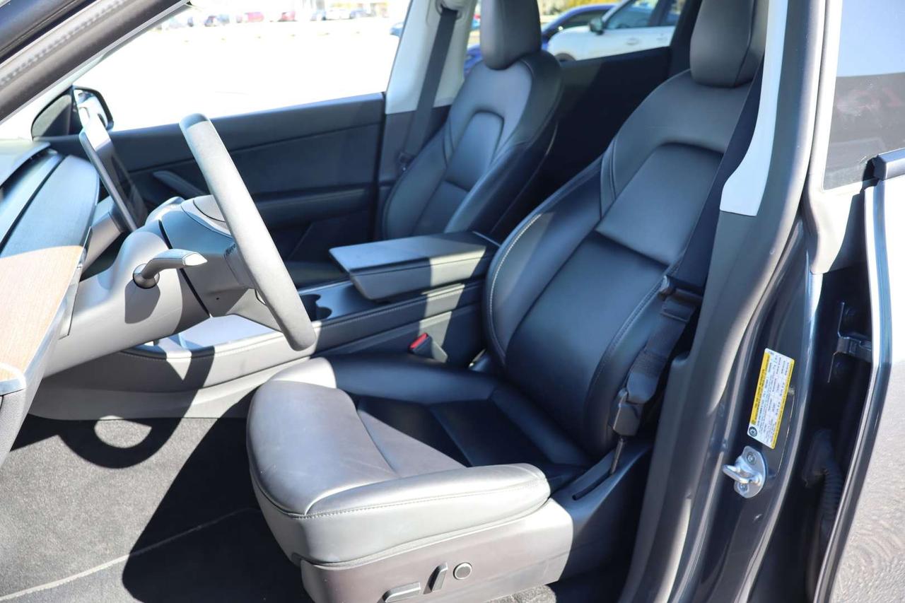 2022 Tesla Model Y PERFORMANCE DUAL MOTOR Photo