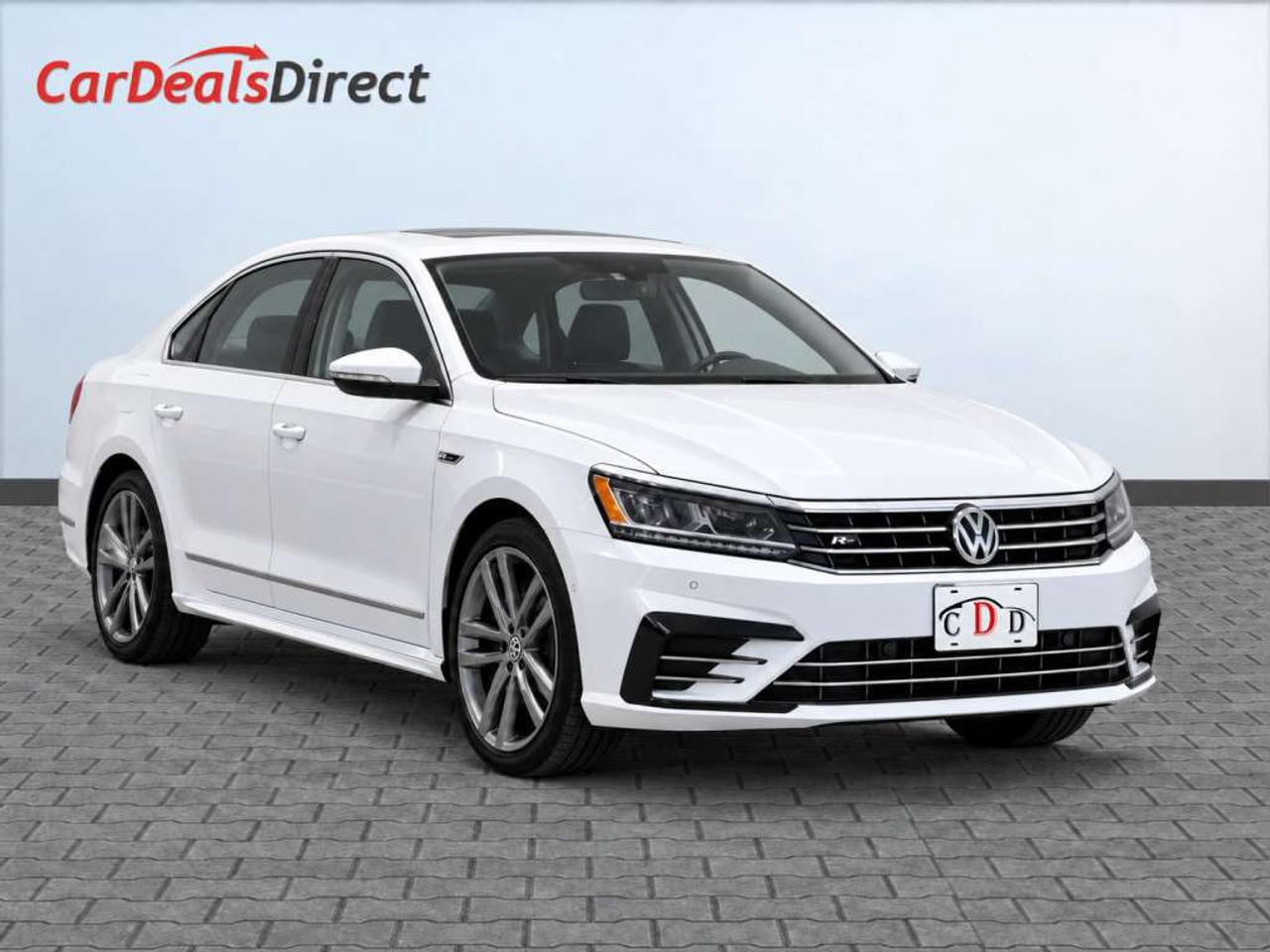 2018 Volkswagen Passat HIGHLINE / R-LINE PKG / LEATHER / SUNROOF / NAVI / HEATED SEATS / BACKUP CAM Photo0