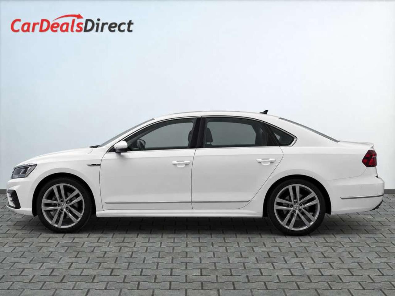 2018 Volkswagen Passat HIGHLINE / R-LINE PKG / LEATHER / SUNROOF / NAVI / HEATED SEATS / BACKUP CAM Photo
