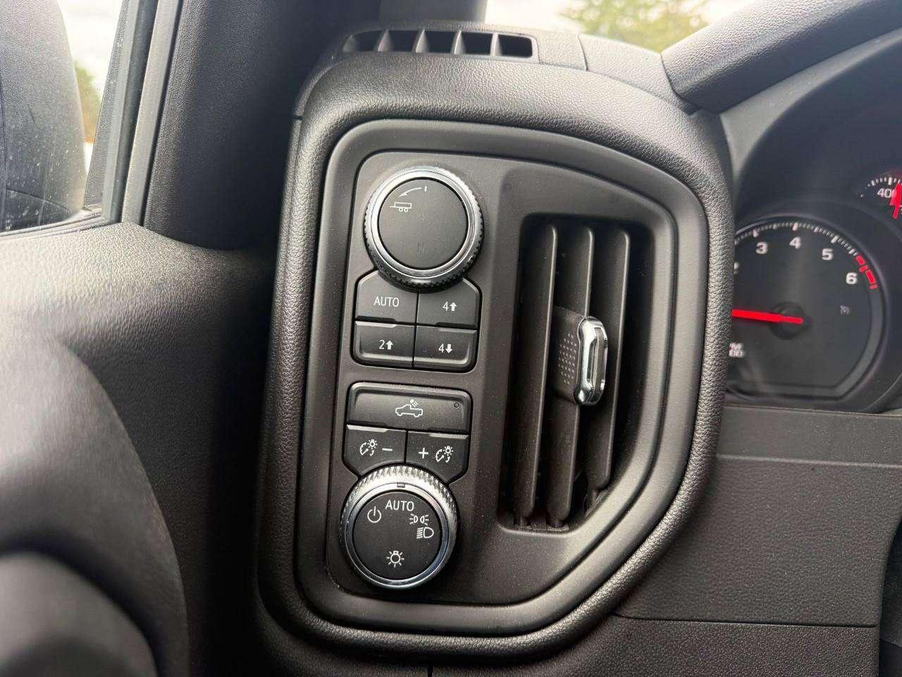 2020 GMC Sierra 1500 ALL WEATHER MATS. TONNEAU COVER, RUNNING BOARDS. BEDLINER. HEATED OUTSIDE MIRRORS. TRAILERING PKG. X31 OFF ROAD PKG. CERT Photo