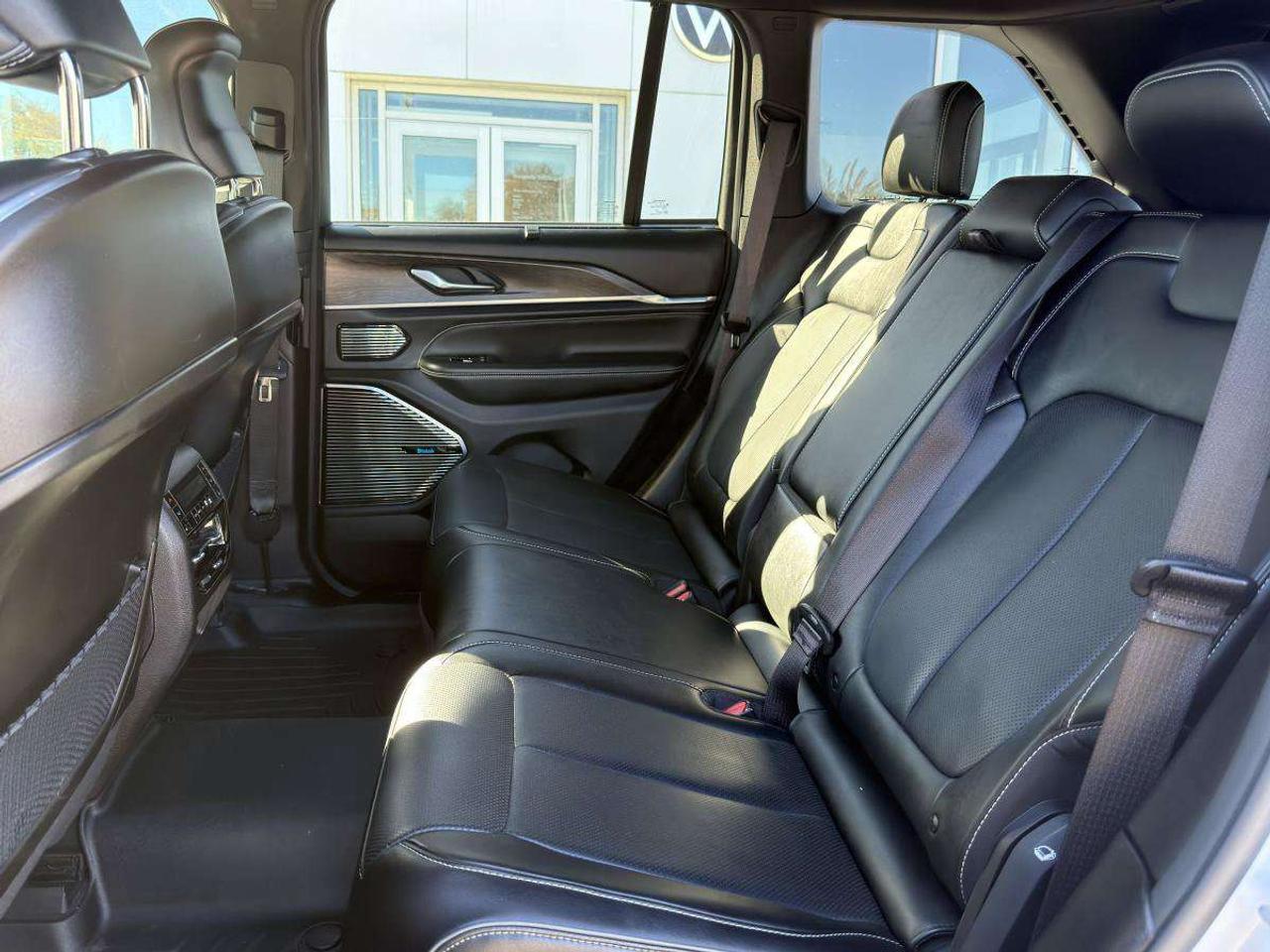 2023 Jeep Grand Cherokee Overland Photo
