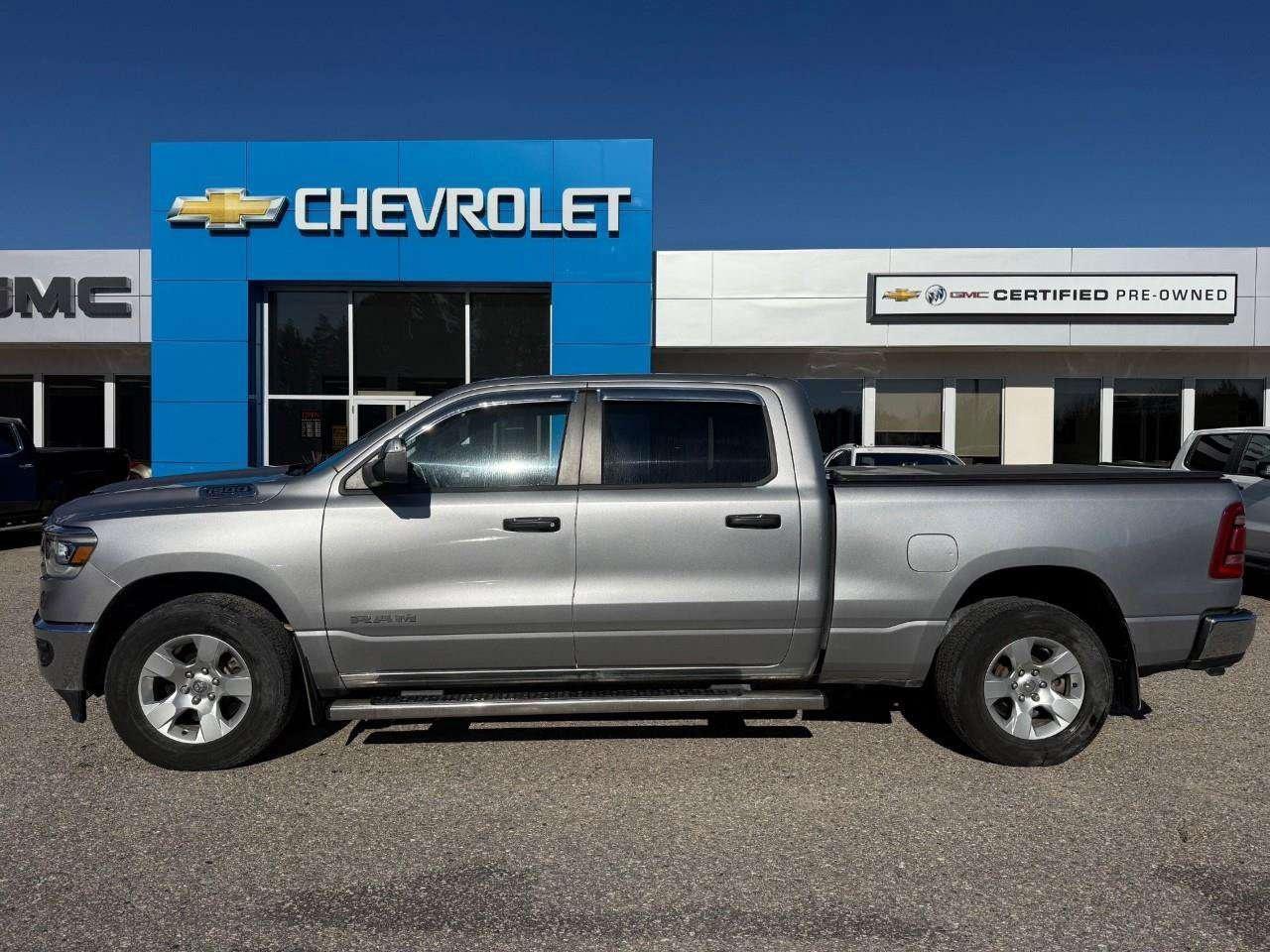 2023 RAM 1500 BEDLINER. RUNNING BOARDS. TONNEAU COVER. ALL WEATHER MATS. TRAILER TOW PKG. CERTIFIED. Photo