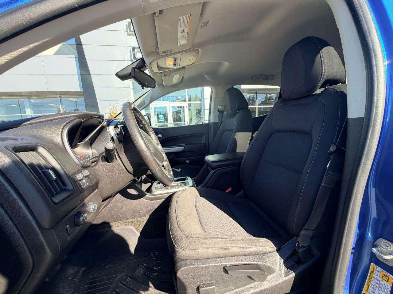 2018 Chevrolet Colorado 3.6L V6, 4X4, ALLOYS, CLOTH, TRAILERING PKG, CERTIFIED AS-TRADED! Photo