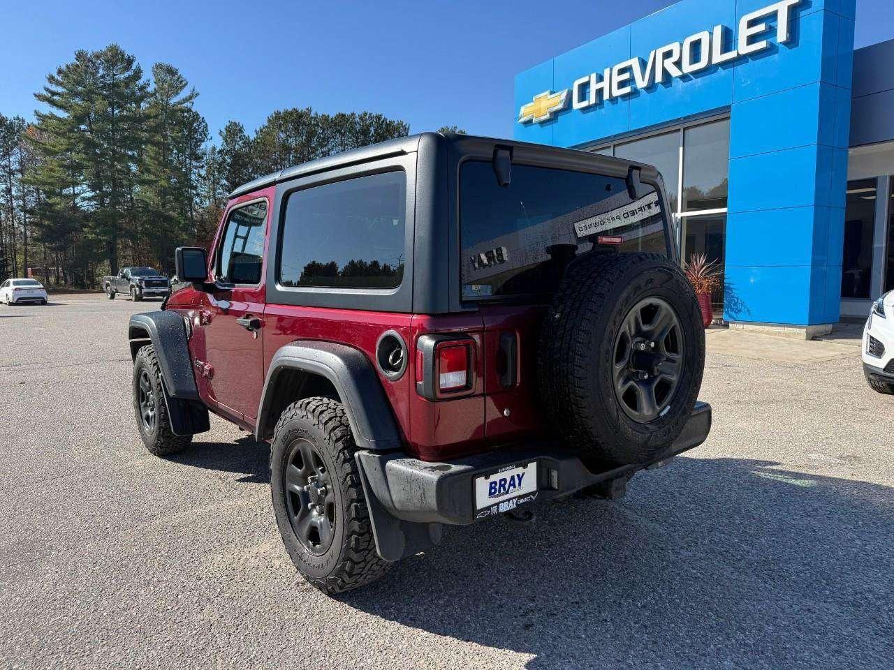 2022 Jeep Wrangler REMOVABLE TOP AND DOORS. 8 SPEAKER SOUND SYSTEM WITH OVERHEAD SOUND BAR. REAR BACK UP CAMERA. CERTIFIED. Photo