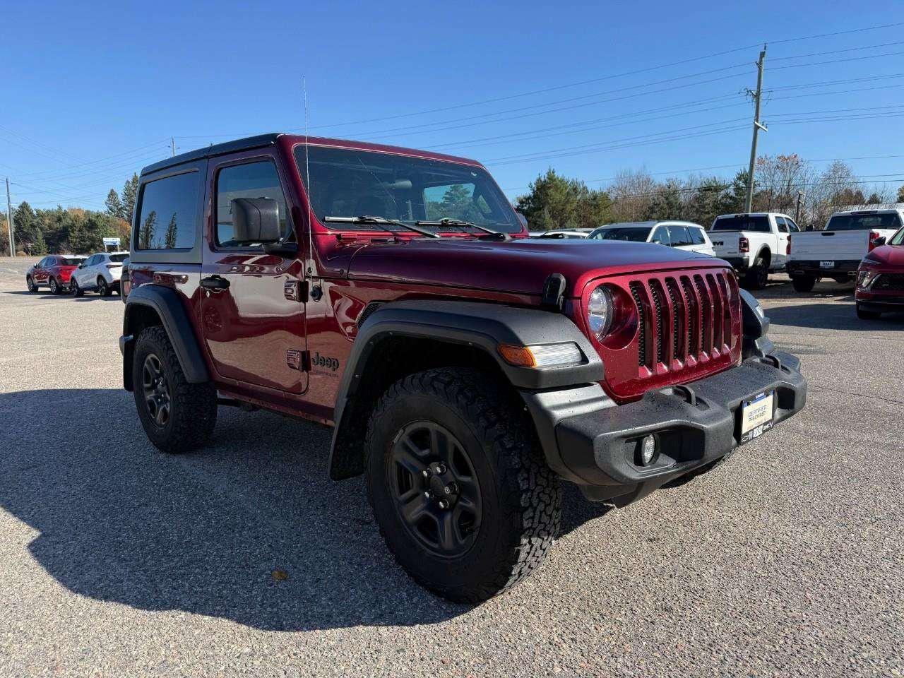 2022 Jeep Wrangler REMOVABLE TOP AND DOORS. 8 SPEAKER SOUND SYSTEM WITH OVERHEAD SOUND BAR. REAR BACK UP CAMERA. CERTIFIED. Photo