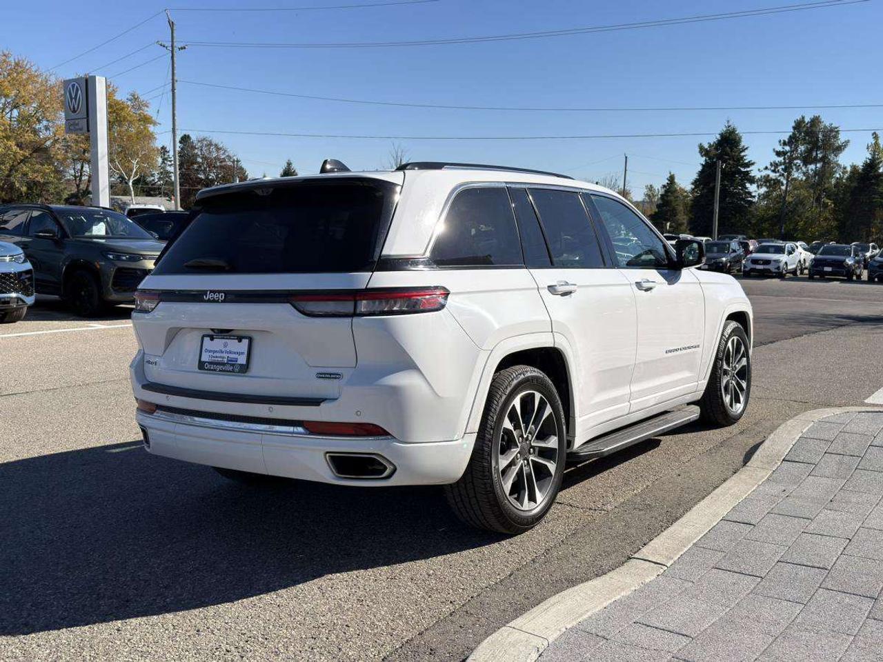 2023 Jeep Grand Cherokee Overland Photo2