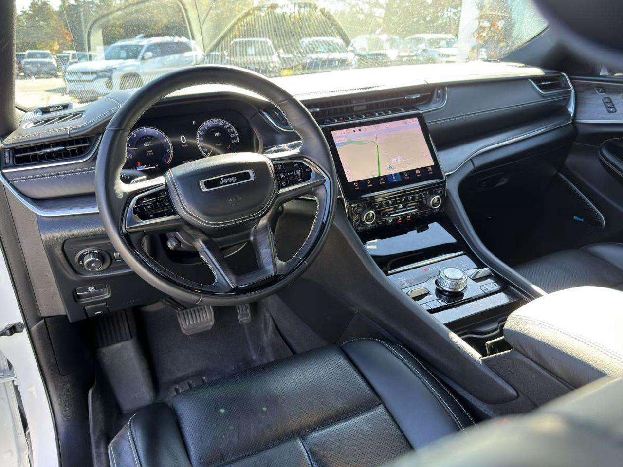 2023 Jeep Grand Cherokee Overland Photo