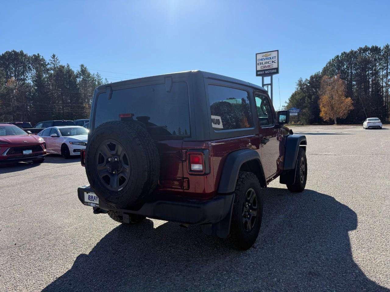 2022 Jeep Wrangler REMOVABLE TOP AND DOORS. 8 SPEAKER SOUND SYSTEM WITH OVERHEAD SOUND BAR. REAR BACK UP CAMERA. CERTIFIED. Photo