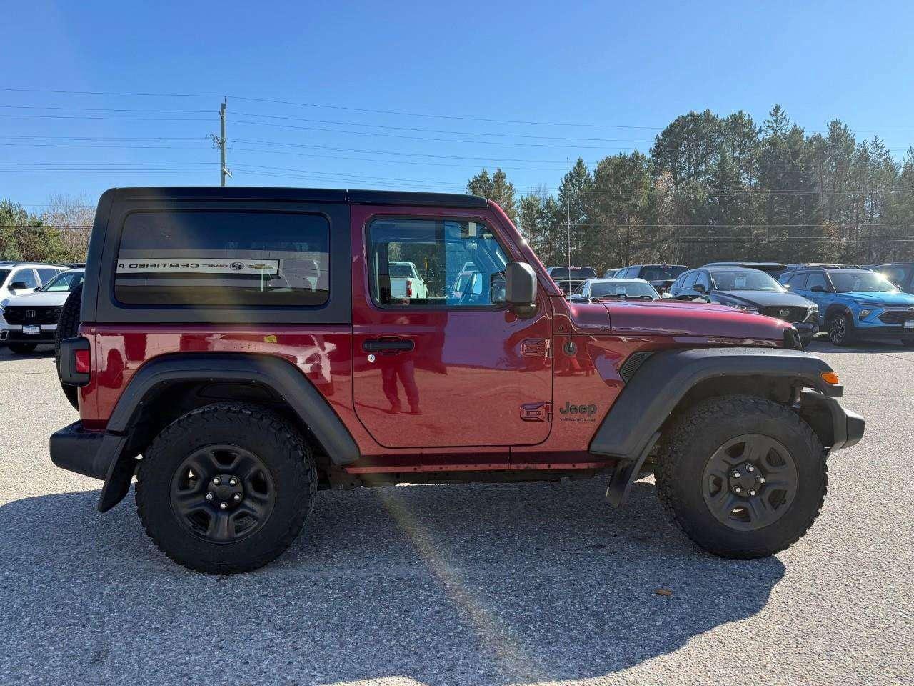 2022 Jeep Wrangler REMOVABLE TOP AND DOORS. 8 SPEAKER SOUND SYSTEM WITH OVERHEAD SOUND BAR. REAR BACK UP CAMERA. CERTIFIED. Photo