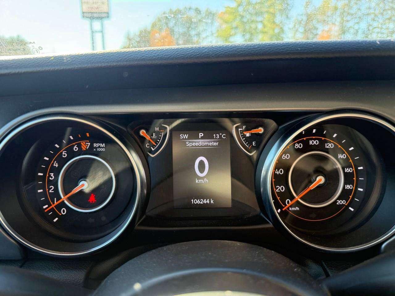 2022 Jeep Wrangler REMOVABLE TOP AND DOORS. 8 SPEAKER SOUND SYSTEM WITH OVERHEAD SOUND BAR. REAR BACK UP CAMERA. CERTIFIED. Photo