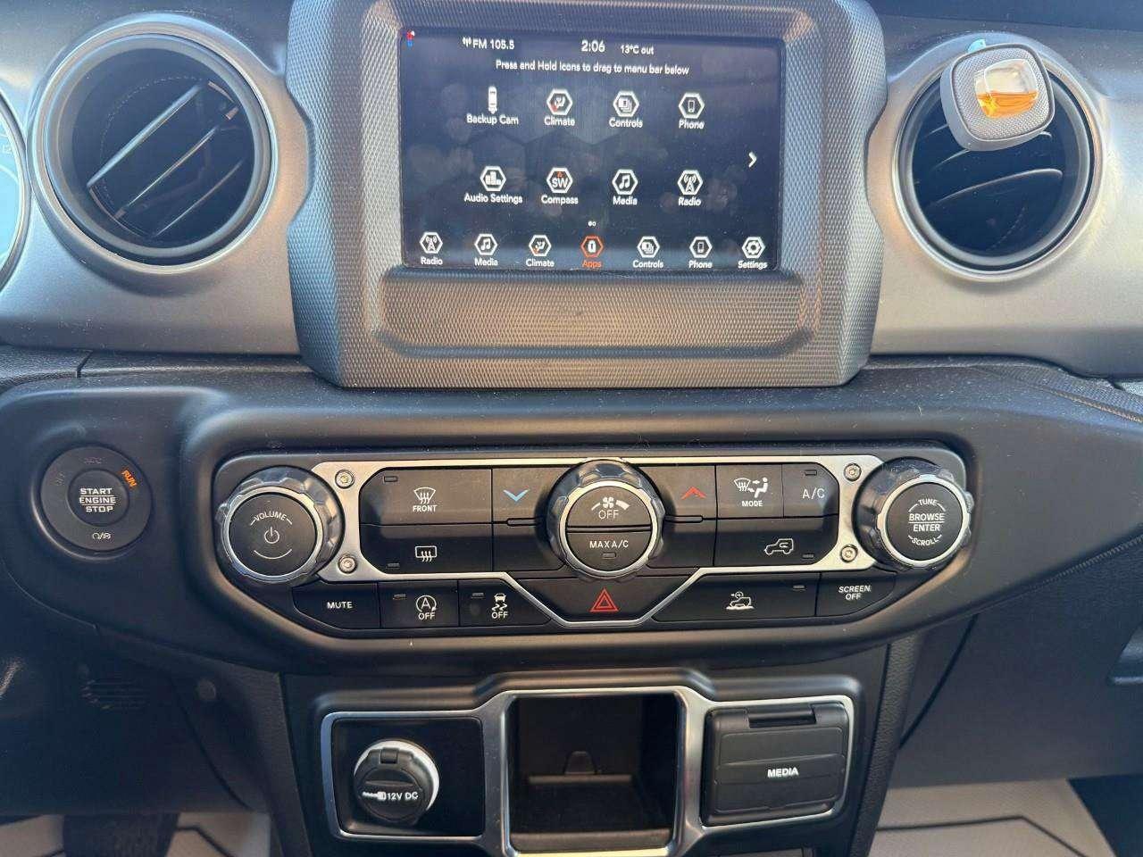 2022 Jeep Wrangler REMOVABLE TOP AND DOORS. 8 SPEAKER SOUND SYSTEM WITH OVERHEAD SOUND BAR. REAR BACK UP CAMERA. CERTIFIED. Photo