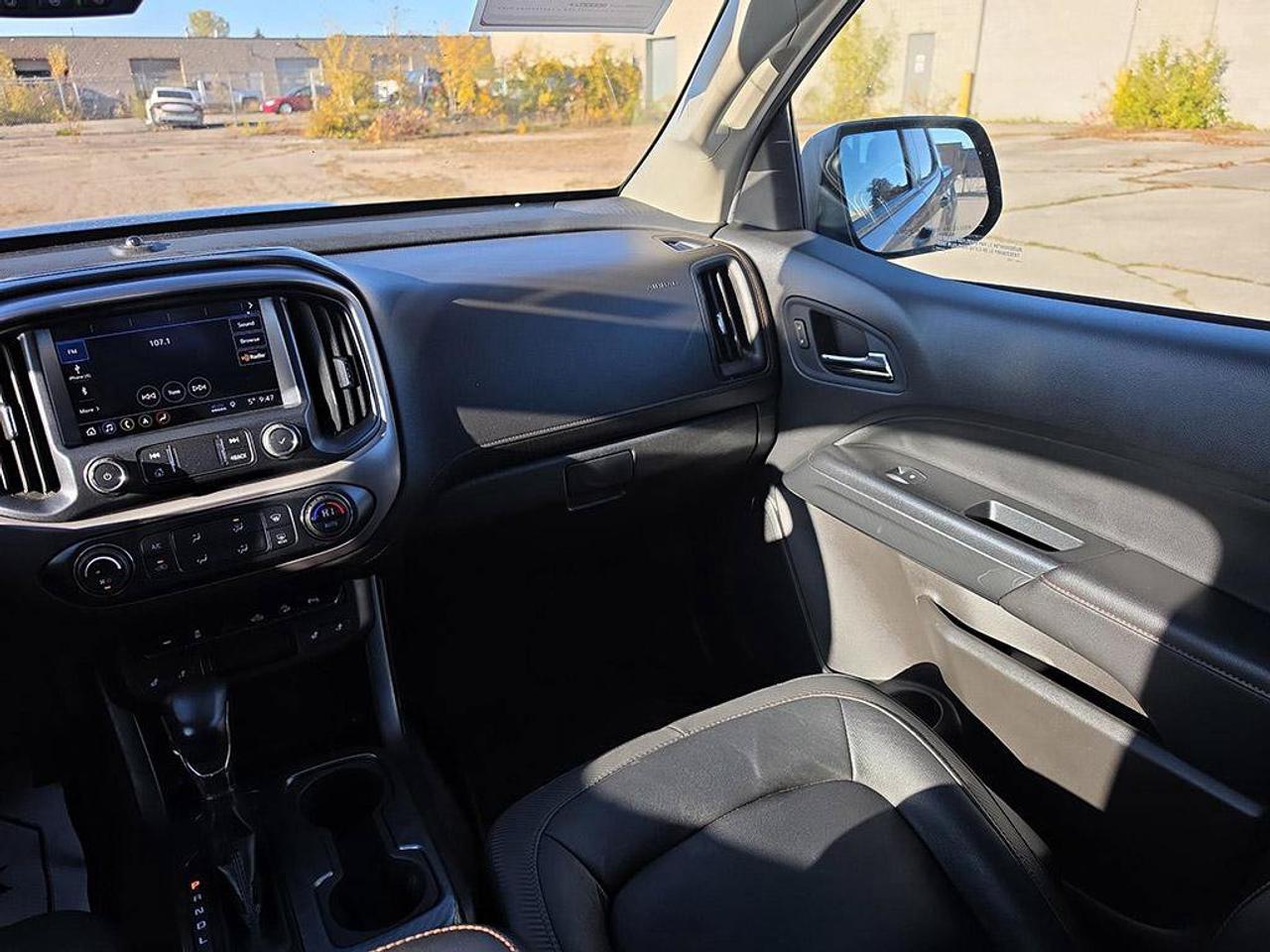 2022 GMC Canyon 4WD AT4 | Leather | Clean Carfax | Fully Certified | Ontario Vehicle | HD Trailer Package | NAV | Photo