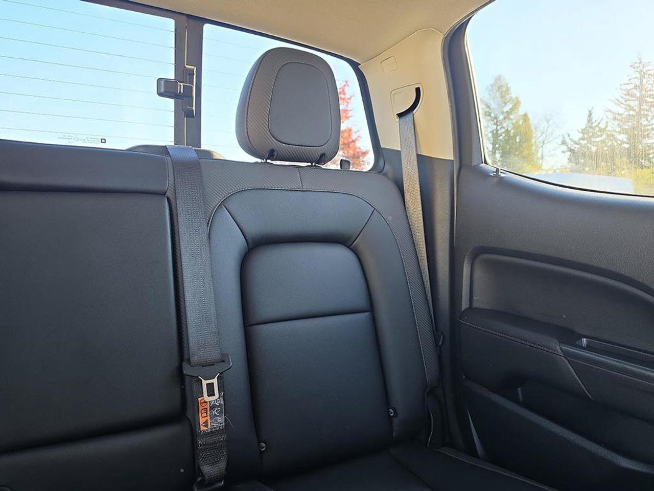 2022 GMC Canyon 4WD AT4 | Leather | Clean Carfax | Fully Certified | Ontario Vehicle | HD Trailer Package | NAV | Photo