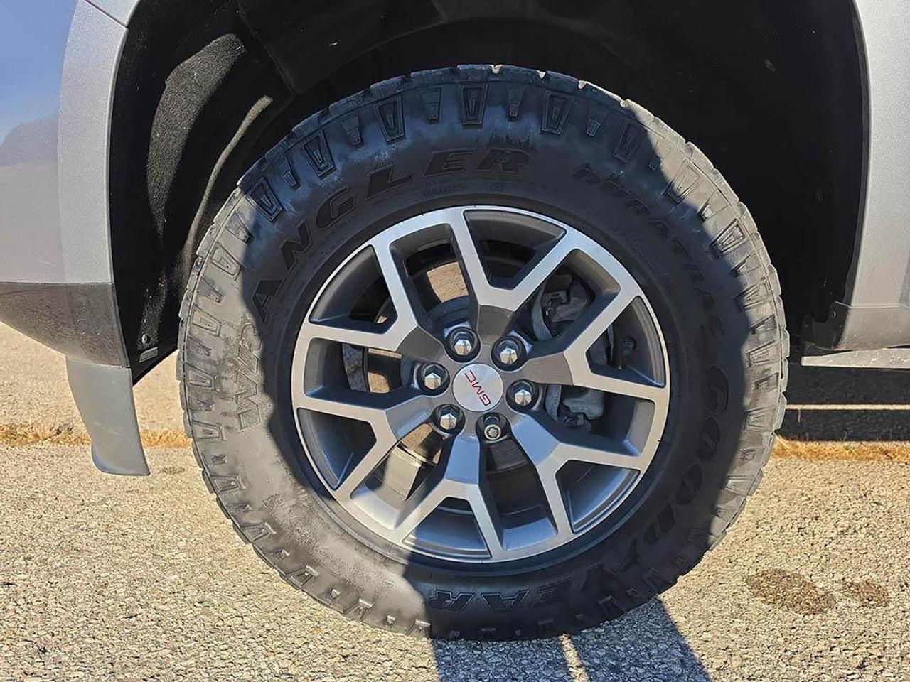 2022 GMC Canyon 4WD AT4 | Leather | Clean Carfax | Fully Certified | Ontario Vehicle | HD Trailer Package | NAV | Photo