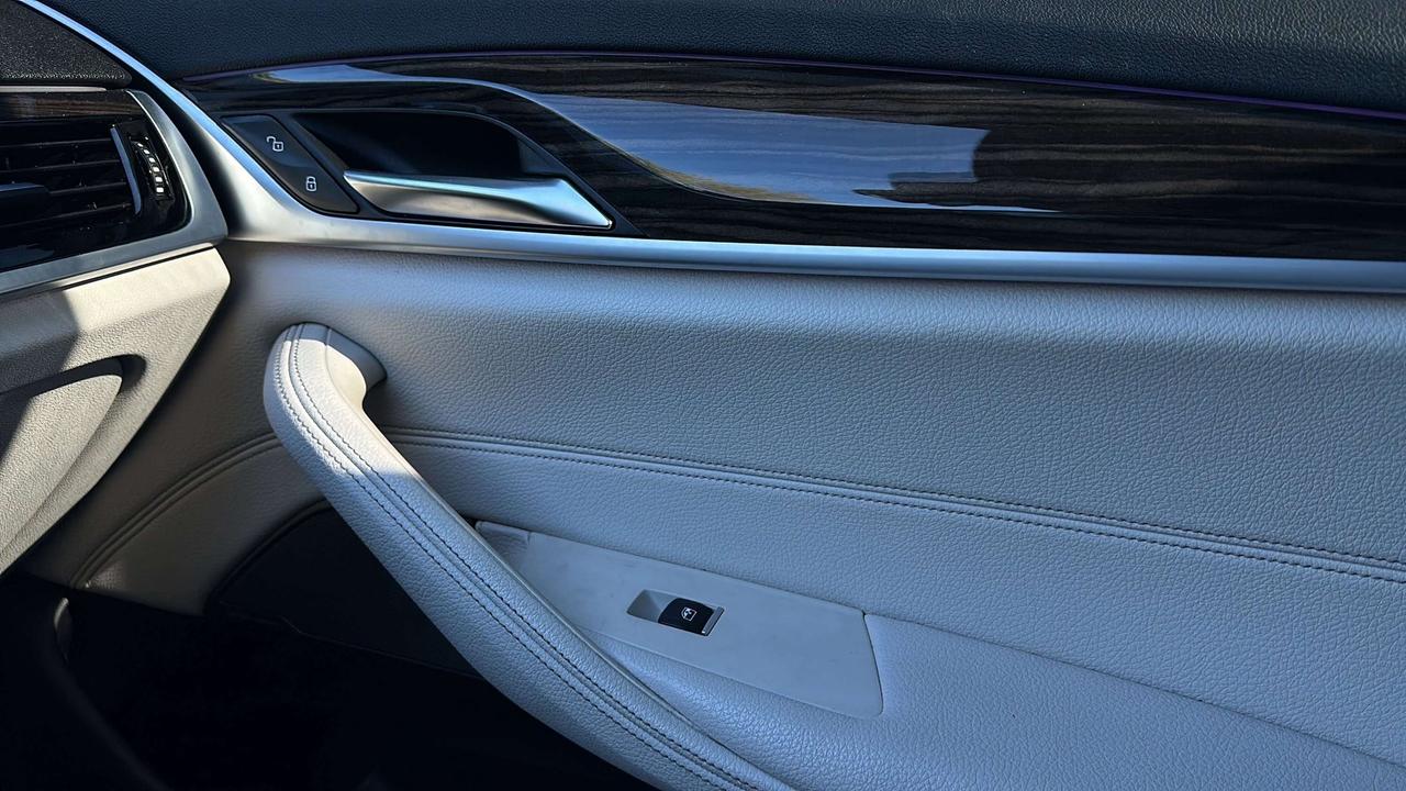 2019 BMW 5 Series 530i xDrive Photo