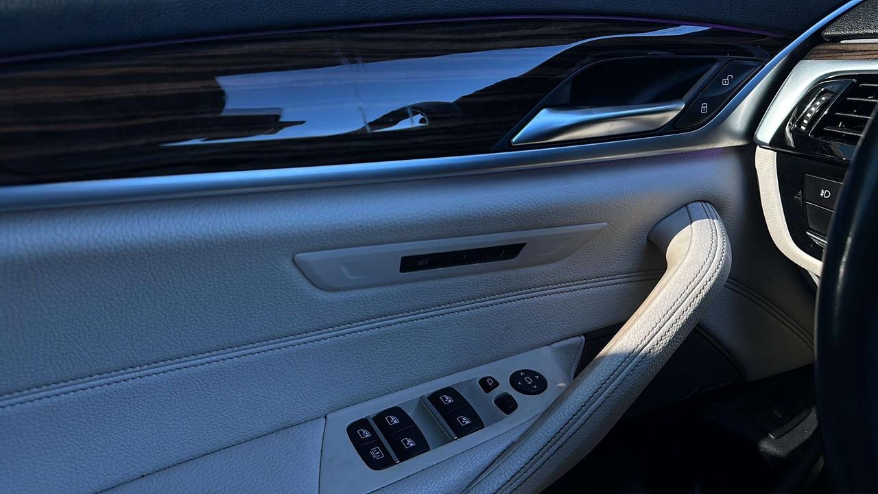 2019 BMW 5 Series 530i xDrive Photo