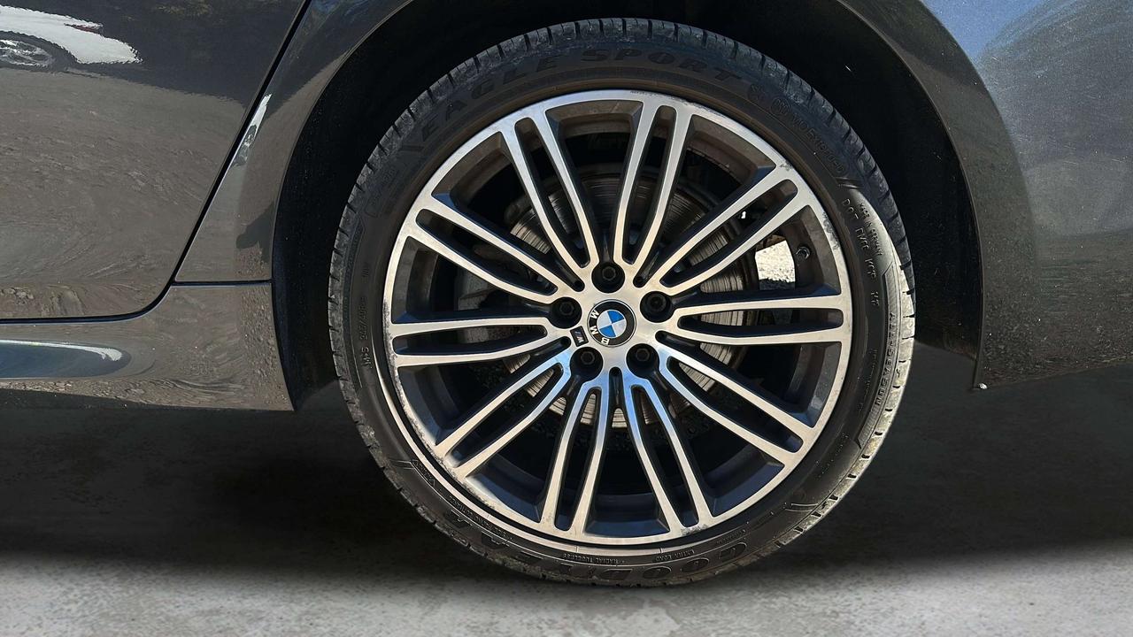 2019 BMW 5 Series 530i xDrive Photo