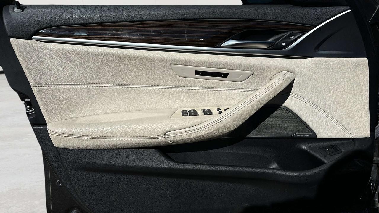 2019 BMW 5 Series 530i xDrive Photo