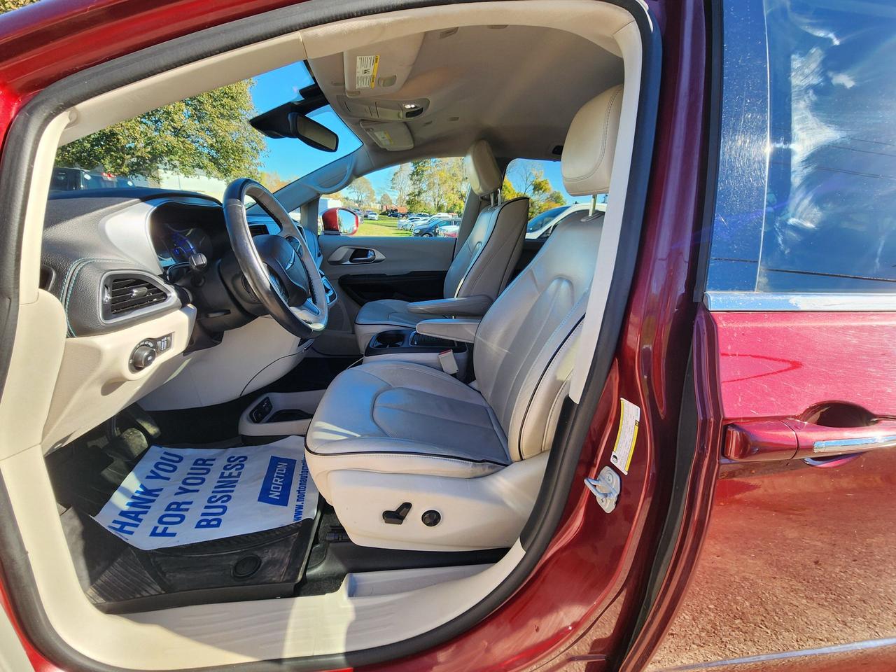 2018 Chrysler Pacifica Hybrid Limited l Clean Carfax l Chrysler Serviced l DVD Photo