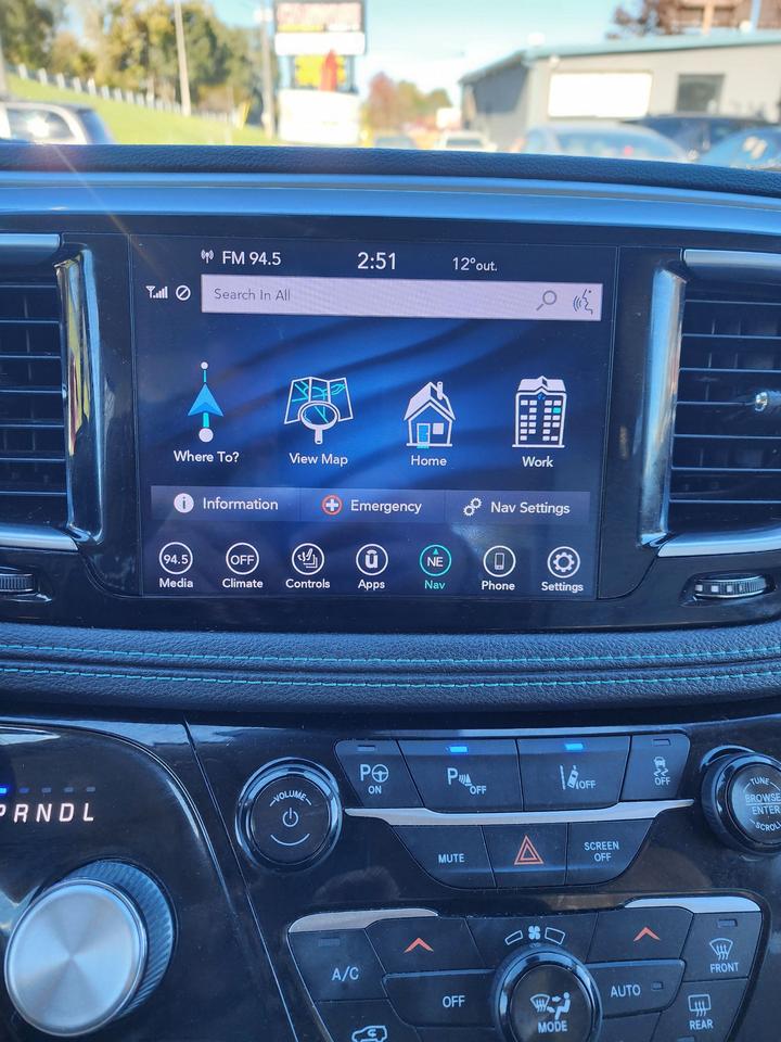 2018 Chrysler Pacifica Hybrid Limited l Clean Carfax l Chrysler Serviced l DVD Photo