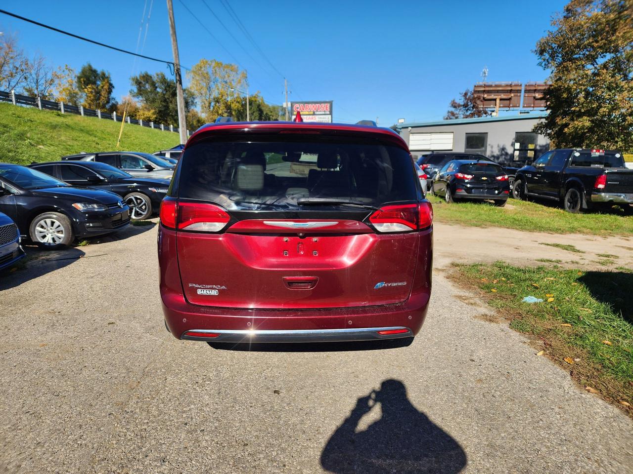 2018 Chrysler Pacifica Hybrid Limited l Clean Carfax l Chrysler Serviced l DVD Photo