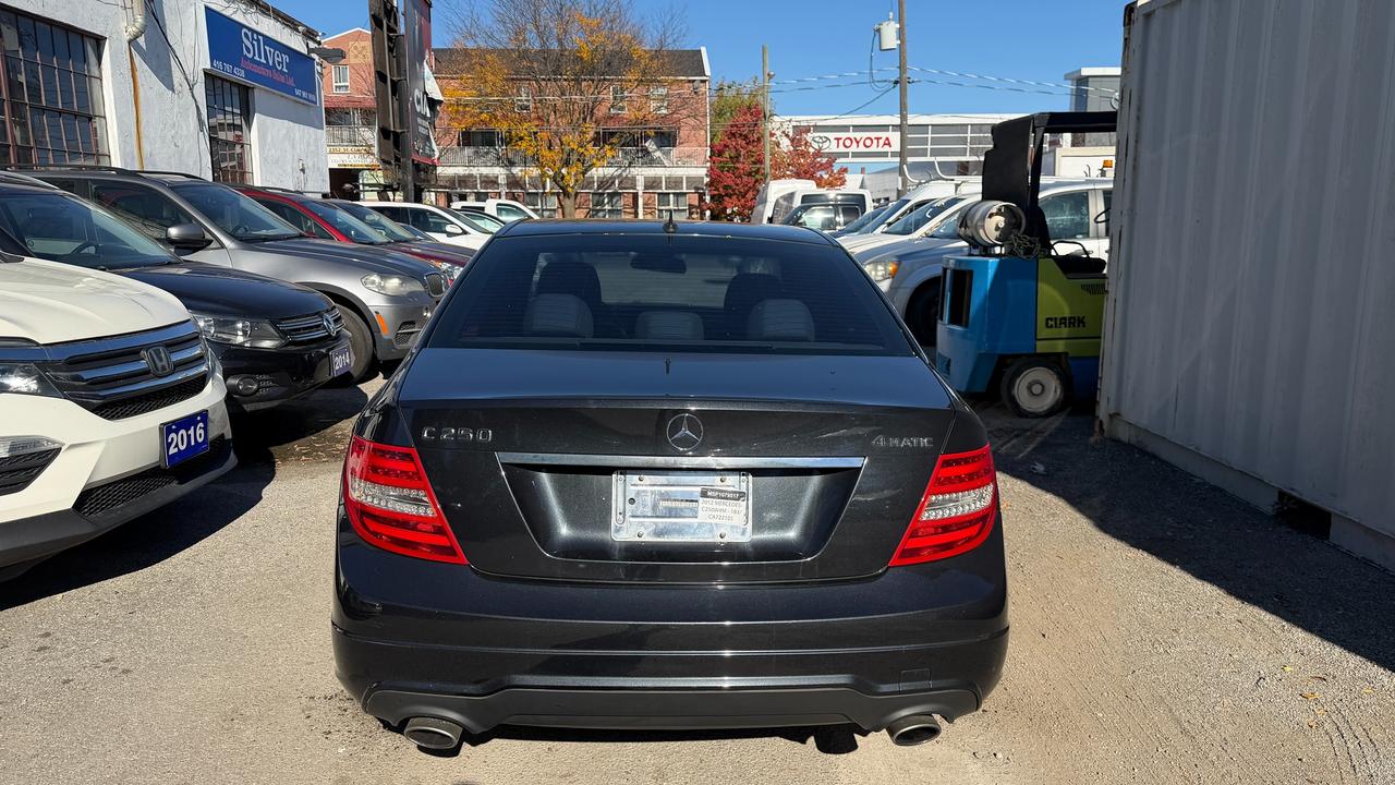2012 Mercedes-Benz C-Class C 250 Photo