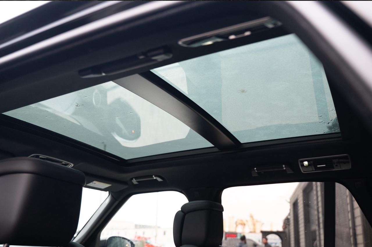 2021 Land Rover Range Rover P525 WESTMINSTER EDITION SWB|CLEAN CAR FAX|LOW KM|HEATED&VENTILATED FRONT SEATS|PANO ROOF|APPLE CARPLAY / ANDROID AUTO|SOFT-CLOSE DOORS| Photo