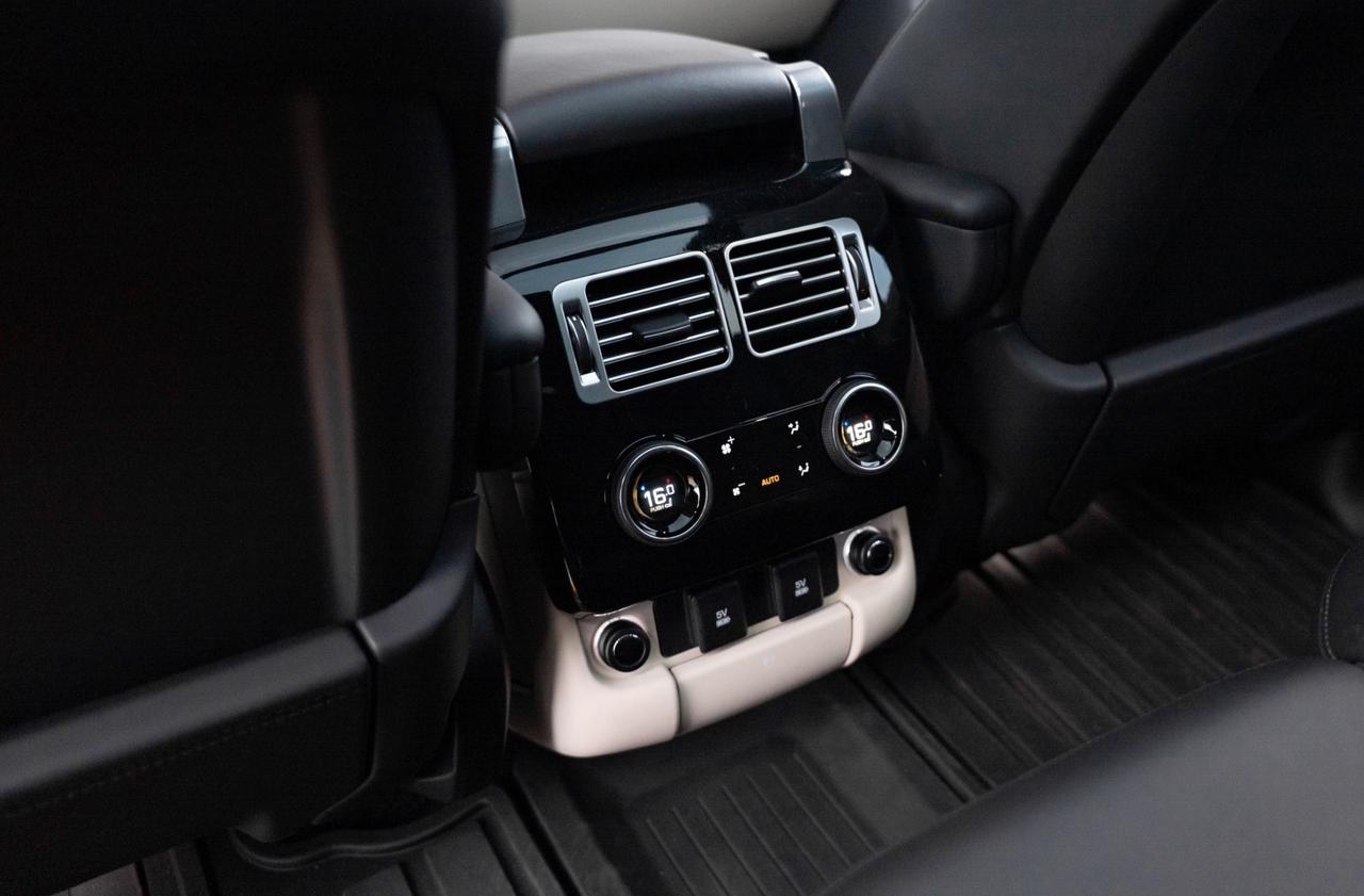 2021 Land Rover Range Rover P525 WESTMINSTER EDITION SWB|CLEAN CAR FAX|LOW KM|HEATED&VENTILATED FRONT SEATS|PANO ROOF|APPLE CARPLAY / ANDROID AUTO|SOFT-CLOSE DOORS| Photo